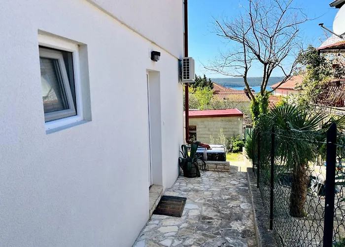 شقة Neugebaute Im Erdgeschoss By Interhome غورني كارين