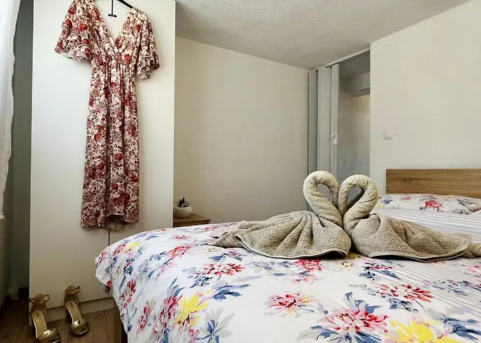 Neugebaute Im Erdgeschoss By Interhome غورني كارين