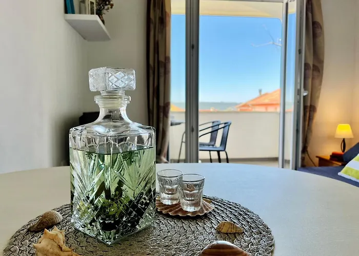 Neugebaute Im Erdgeschoss By Interhome شقة غورني كارين