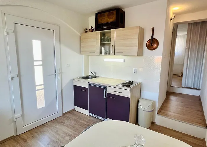 Neugebaute Im Erdgeschoss By Interhome شقة غورني كارين