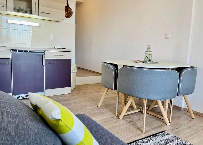 Neugebaute Im Erdgeschoss By Interhome Горни-Карин